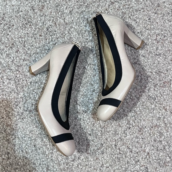 Stuart Weitzman Easily Elastic Leather Pan Nappa Pumps - Picture 5 of 16